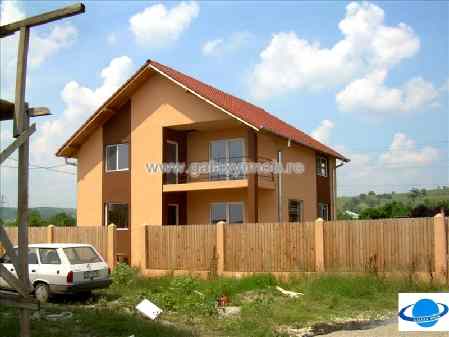 Vanzare Case / Vile - Casa / Vila - 4 camere Exterior Nord