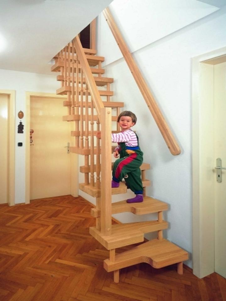 Маленькая лестница на второй