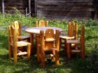 Mese si scaune din lemn in stil rustic
